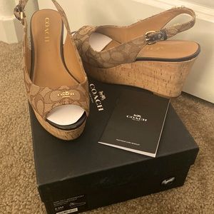Coach Size 8.5M Wedges in Khaki/Chestnut